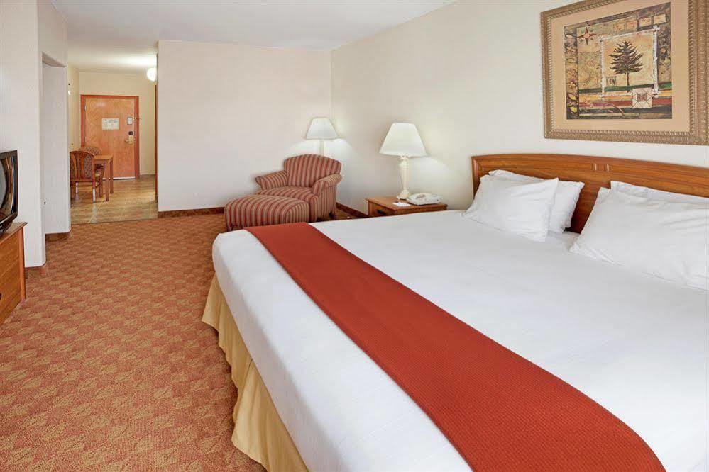 Holiday Inn Express Hotel And Suites Brownsville By Ihg Kültér fotó