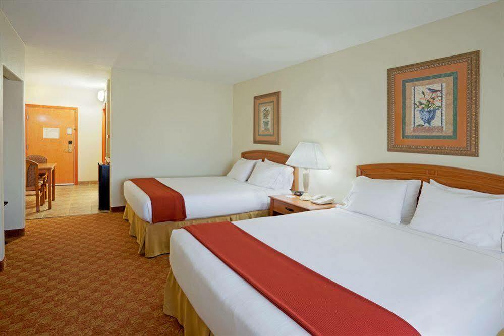 Holiday Inn Express Hotel And Suites Brownsville By Ihg Kültér fotó